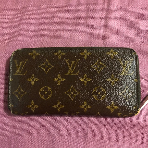 FINAL SALE Vintage LV Monogram zip wallet
